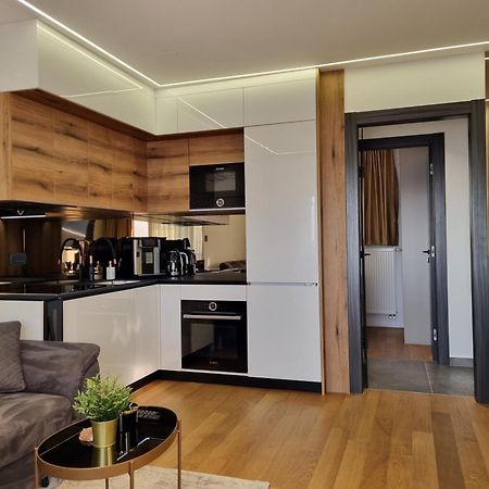 Osijek Luxury Center - Self Check In, Free Private Parking, Ulica Ivana Gundulica 82 Apartment Exterior photo