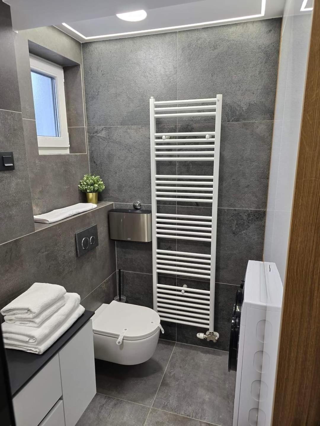 Osijek Luxury Center - Self Check In, Free Private Parking, Ulica Ivana Gundulica 82 Apartment Exterior photo