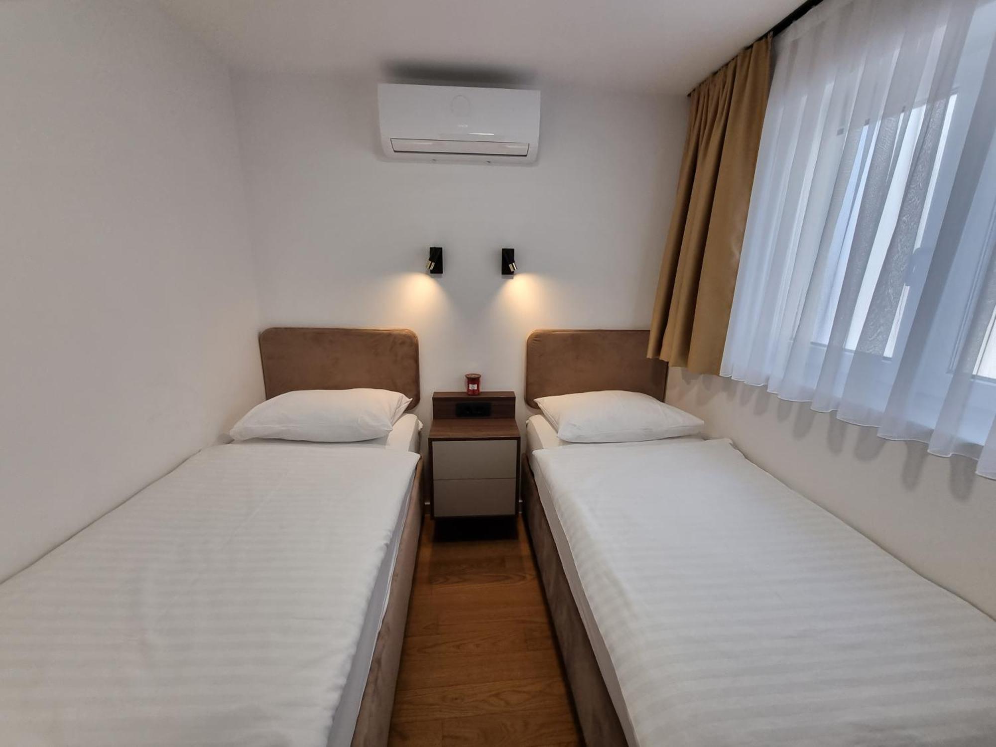 Osijek Luxury Center - Self Check In, Free Private Parking, Ulica Ivana Gundulica 82 Apartment Exterior photo